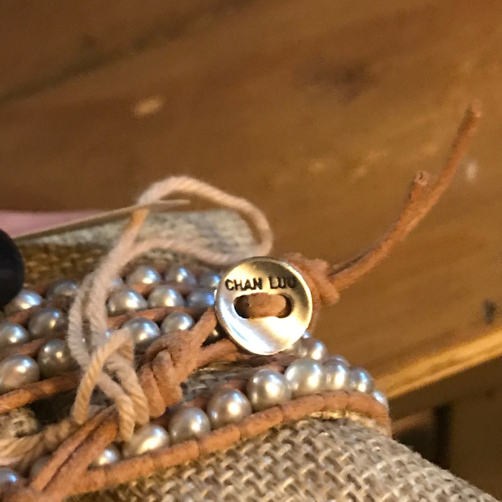 Chan Luu Gray Pearl 5 Wrap Bracelet - Picture 5 of 5